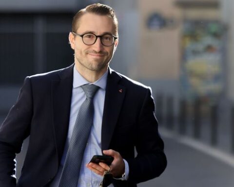 LFI s'inspire de la stratégie brésilienne pour contrer l'extrême droite sur les réseaux sociaux