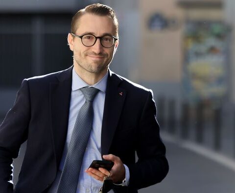 LFI s'inspire de la stratégie brésilienne pour contrer l'extrême droite sur les réseaux sociaux