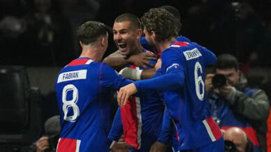 Ligue des champions : le PSG confirme sa domination en battant Barcelone malgré des pertes de joueurs