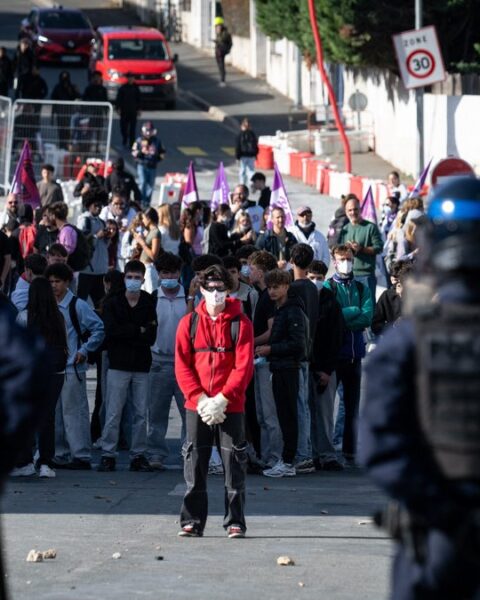 L'Iran condamne la "violence disproportionnée" de la police française lors des manifestations lycéennes