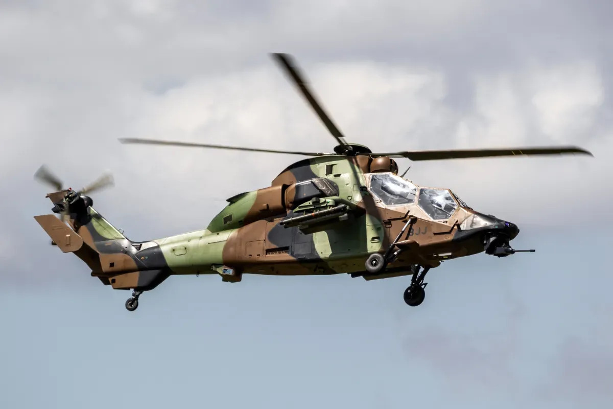 L'Ukraine refuse le transfert des hélicoptères d'attaque ARH Tiger retirés du service par l'Armée australienne.