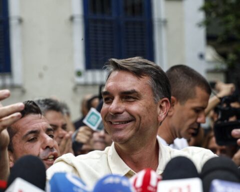Lula face à un défi inédit : peut-il renverser Flavio Bolsonaro avant le second tour ?