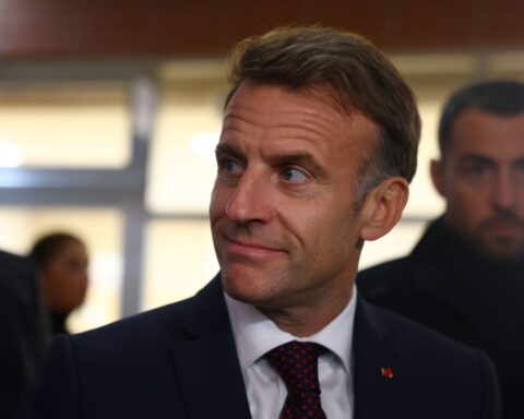 Macron se rend à Marseille pour évaluer le retour de l'ordre après les violences du 17 octobre