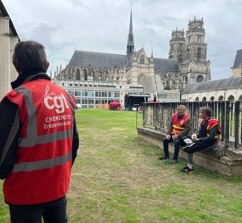 Manifestation à Orléans : la gauche s'oppose à un congrès du Rassemblement national dans une ville encerclée