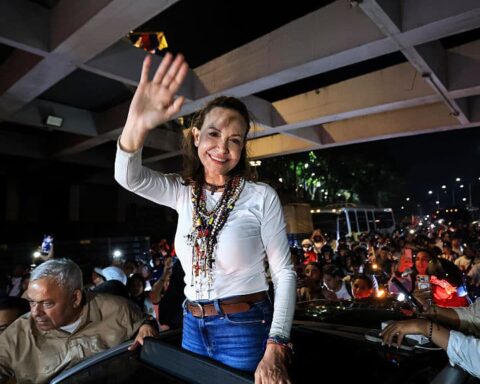 María Corina Machado, leader de l'opposition, revient au Venezuela amid des tensions politiques