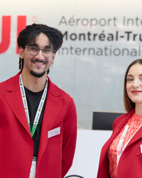 Marie Saint Pierre crée des uniformes pour les ambassadeurs de l’aéroport de Montréal