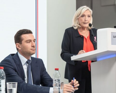 Marine Le Pen renouvelle son soutien à Jordan Bardella face aux accusations d'antisémitisme