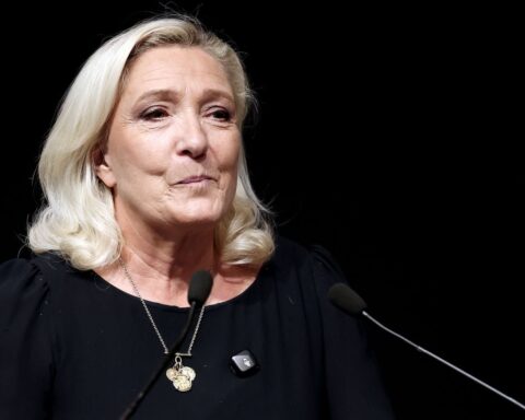 Marine Le Pen reste confiante envers Jordan Bardella malgré les accusations d'antisémitisme