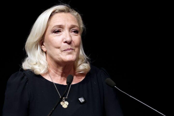 Marine Le Pen reste confiante envers Jordan Bardella malgré les accusations d'antisémitisme