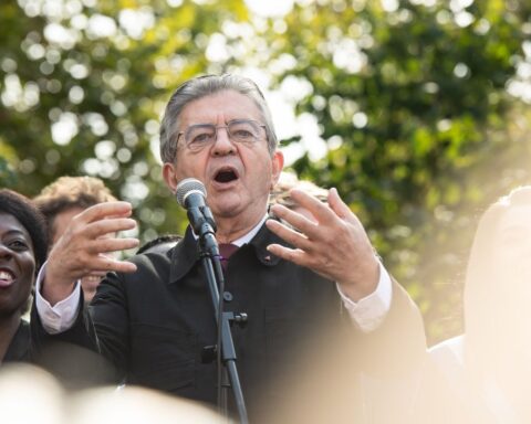 Mélenchon annonce des poursuites contre le gouverneur de la Banque de France pour « trahison »