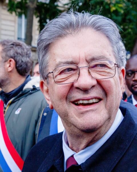 Mélenchon dépasse Philippe dans les sondages, mais Le Pen l'emporterait au second tour