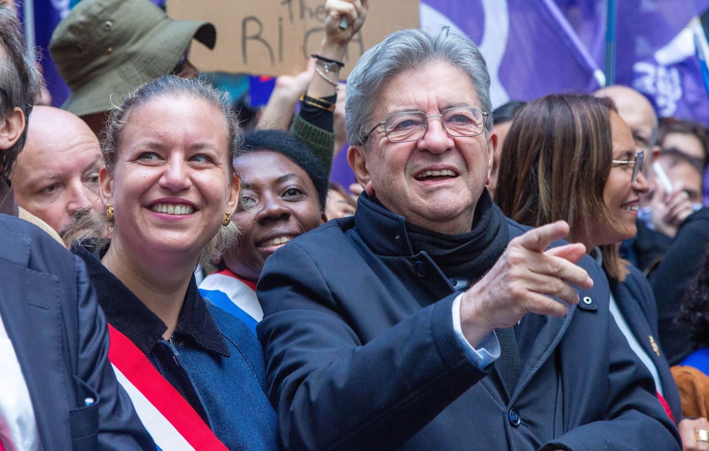 Mélenchon en position de second tour dans un sondage après les violences de la manifestation du 17 octobre 1 Mélenchon en position de second tour dans un sondage après les violences de la manifestation du 17 octobre