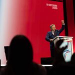Mélenchon promet d'abolir Parcoursup lors d'un meeting à Clermont-Ferrand