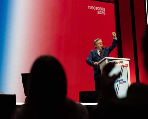 Mélenchon promet d'abolir Parcoursup lors d'un meeting à Clermont-Ferrand