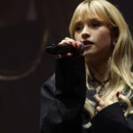 Musique : ventes d'albums en recul et maladie, Angèle traverse une crise