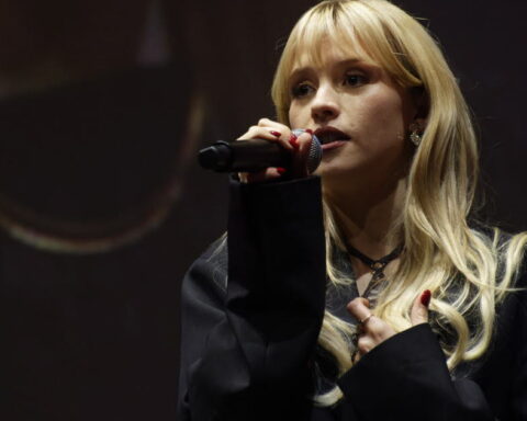 Musique : ventes d'albums en recul et maladie, Angèle traverse une crise