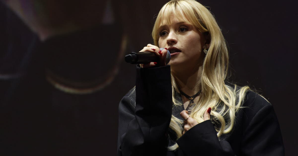 Musique : ventes d'albums en recul et maladie, Angèle traverse une crise