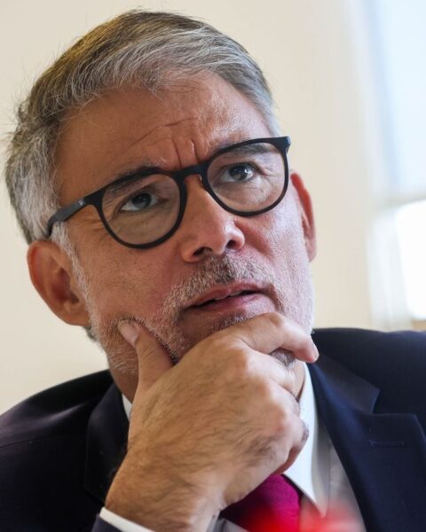 Olivier Faure soutient Raphaël Glucksmann pour la présidentielle de 2027 en France