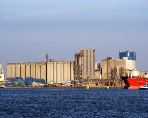 Ports français : les raisons pour lesquelles les marchandises françaises transitent par Anvers et Rotterdam