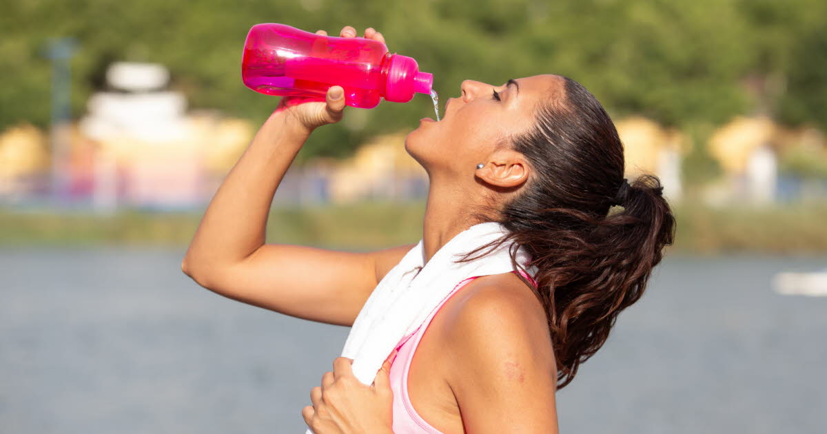 Pourquoi est-il conseillé de boire de petites gorgées d'eau après l'effort sportif ? 1 Pourquoi est-il conseillé de boire de petites gorgées d'eau après l'effort sportif ?