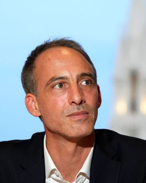 Présidentielle 2027 : Glucksmann rejoint Mélenchon et Philippe à égalité pour le second tour selon un sondage