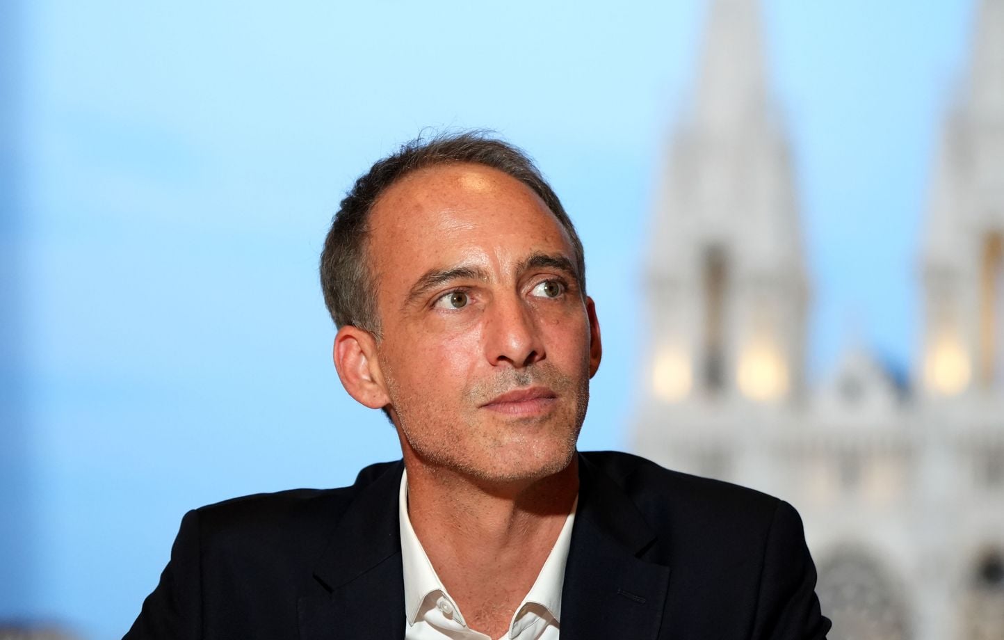 Présidentielle 2027 : Glucksmann rejoint Mélenchon et Philippe à égalité pour le second tour selon un sondage 1 Présidentielle 2027 : Glucksmann rejoint Mélenchon et Philippe à égalité pour le second tour selon un sondage