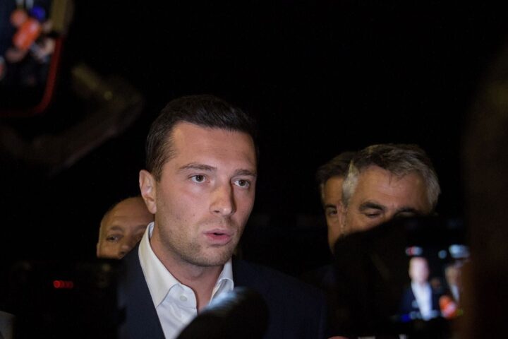 Propos antisémites attribués à Jordan Bardella : 60 % des Français jugent cela sérieux, peu d'appels à la démission