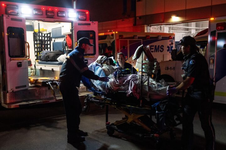 Quatre morts dans un incendie violent sur une base militaire canadienne