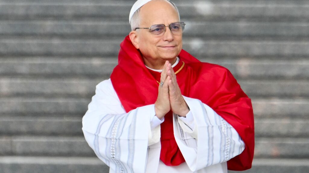 Qui dirige l'Église catholique pendant l'hospitalisation du Pape ?