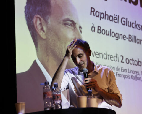 Raphaël Glucksmann critique Jean-Luc Mélenchon et Ségolène Royal avant le débat des primaires de gauche