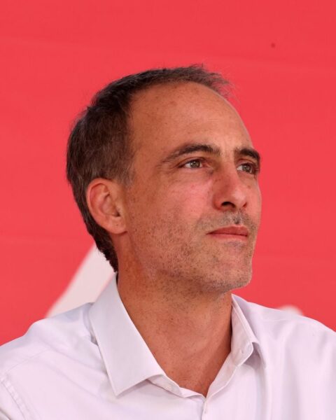 Raphaël Glucksmann face aux tensions et aux incidents lors de sa campagne présidentielle