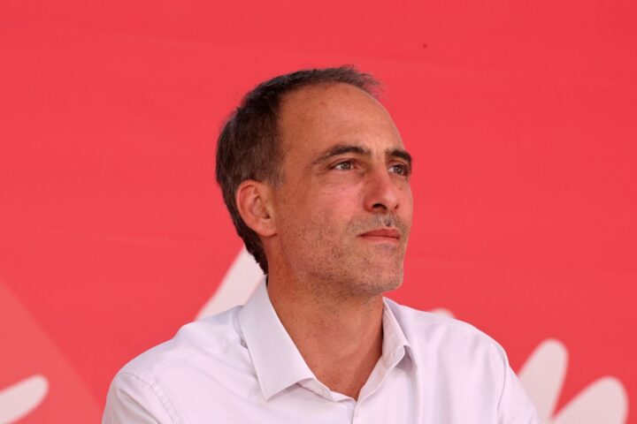 Raphaël Glucksmann face aux tensions et aux incidents lors de sa campagne présidentielle