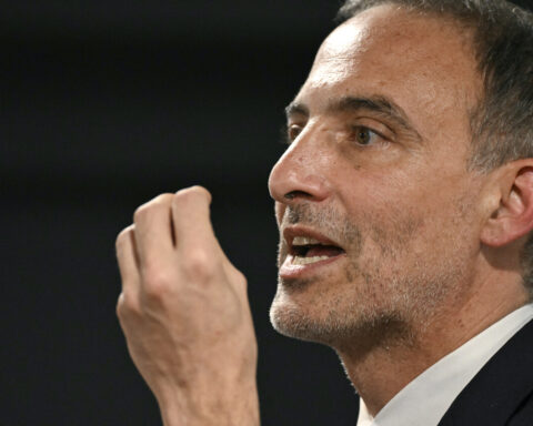 Raphaël Glucksmann remporte la primaire socialiste avec 66,13% des voix