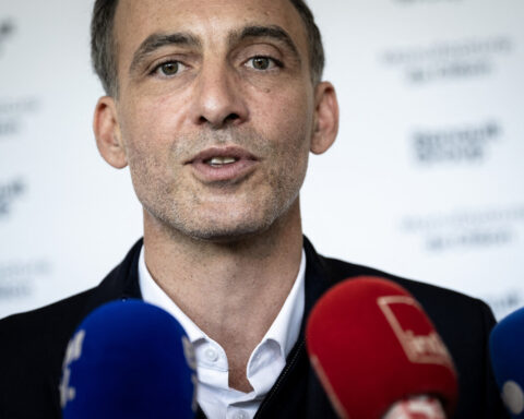 Raphaël Glucksmann s'excuse pour ses propos controversés lors du débat de la primaire de la gauche