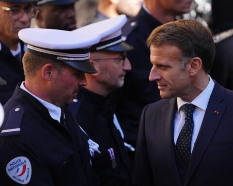 Retour d'Emmanuel Macron à Marseille : peut-il vraiment apaiser les tensions sociales ?