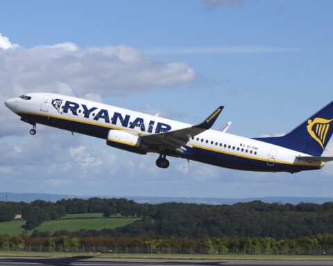 Ryanair prévoit une augmentation de 10 à 20 % des tarifs aériens d'ici 2027.