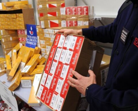 Saisie de 13 kg de cigarettes et 91 litres d'alcool de contrebande à Beaumont-de-Lomagne