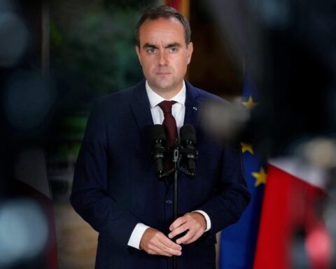 Sébastien Lecornu présente des mesures face à la mobilisation des lycéens et à la crise agricole en France