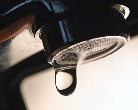 Sécheresse : 94.000 personnes privées d'eau potable en France, augmentation de 30.000 en un mois