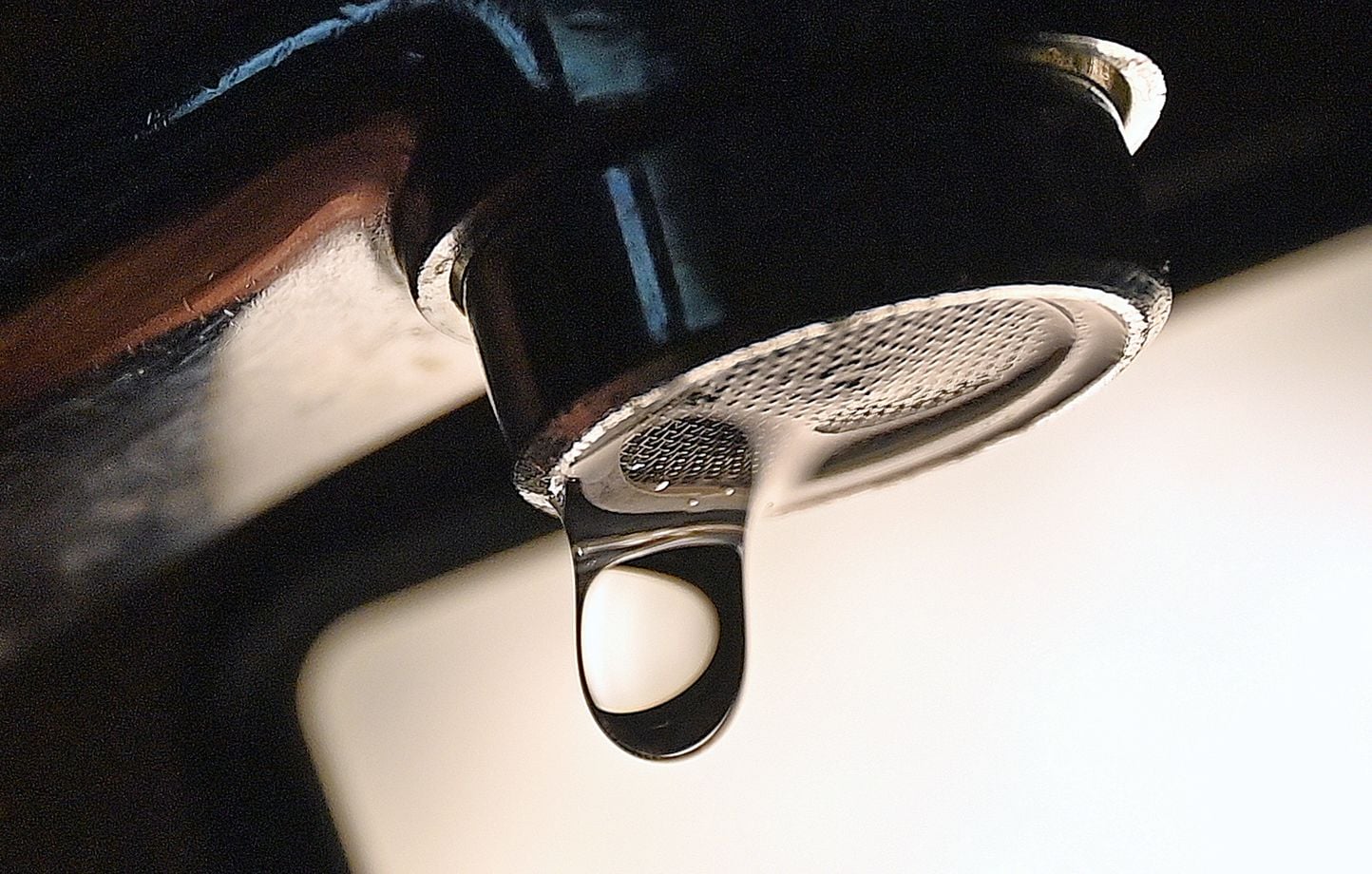 Sécheresse : 94.000 personnes privées d'eau potable en France, augmentation de 30.000 en un mois