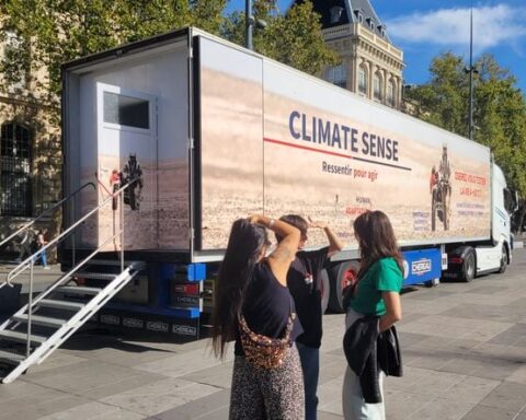 Tester la vie à 50 °C : une expérience pour sensibiliser aux enjeux climatiques à Paris