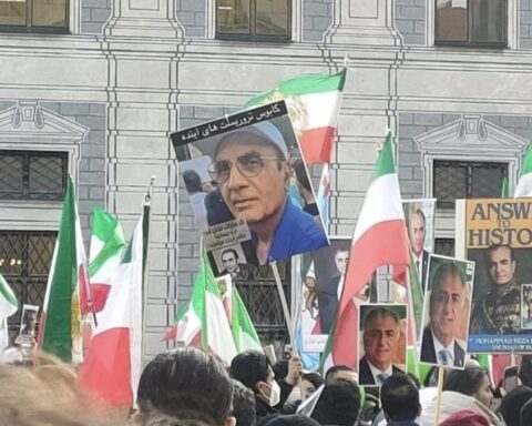 Trois Iraniens portent plainte aux États-Unis contre Parviz Sabeti pour torture subie sous le régime du chah