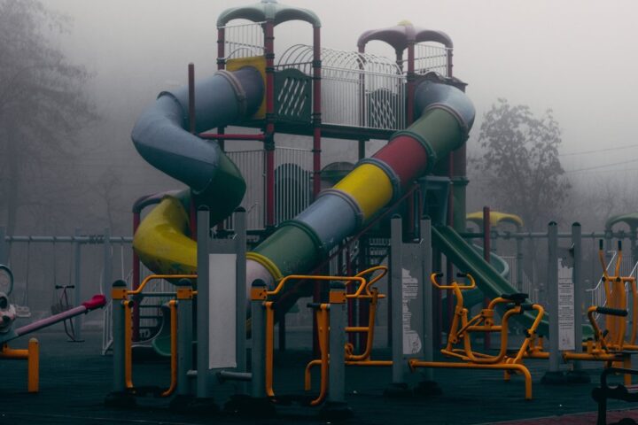 Un adolescent de 13 ans meurt après s'être coincé dans un toboggan à Miami, sa mère accuse une vis