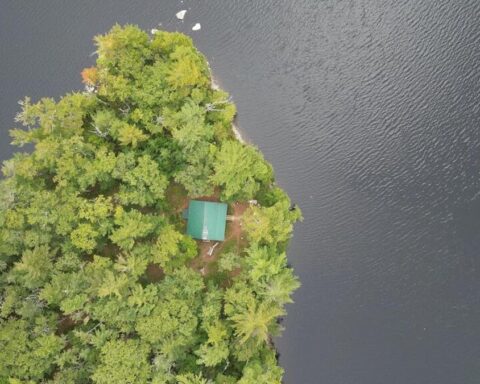 Un Allemand met en vente une île privée au Canada, gagnée lors d'un concours Haribo pour 220 000 euros