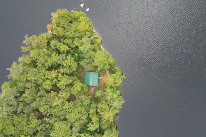 Un Allemand met en vente une île privée au Canada, gagnée lors d'un concours Haribo pour 220 000 euros