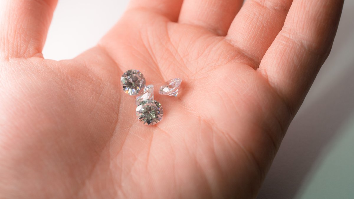 Un Américain reconnu coupable d'avoir volé 770 000 dollars de bijoux à Tiffany & Co. 1 Un Américain reconnu coupable d'avoir volé 770 000 dollars de bijoux à Tiffany & Co.