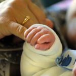 Un bébé de 18 mois s'échappe de sa crèche au Brésil et rejoint sa mère au travail, une enquête ouverte