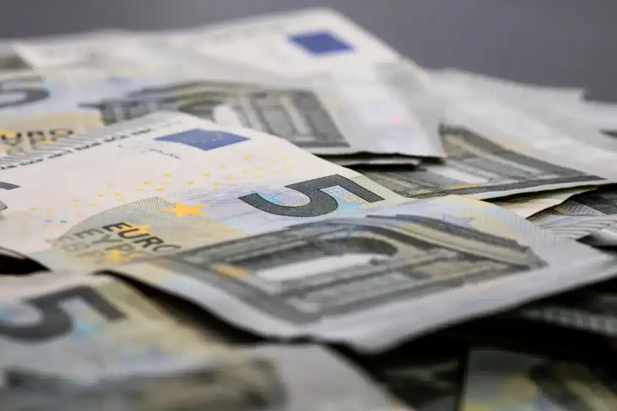 Un billet de 5 € peut valoir jusqu’à 5 000 € : vérifiez ce détail caché avant de le dépenser.