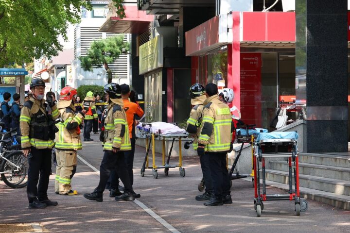 Un homme armé de couteaux attaque huit passants dans un supermarché en Corée du Sud