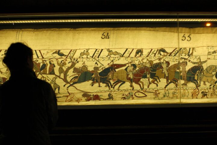 Un homme malvoyant porte plainte contre le British Museum pour l'accès à la tapisserie de Bayeux